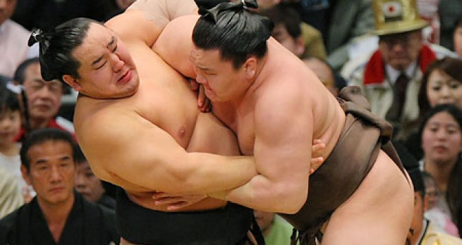 これぞ大相撲！「白鵬 対 朝青龍」名勝負動画まとめ4選 | 趣通信